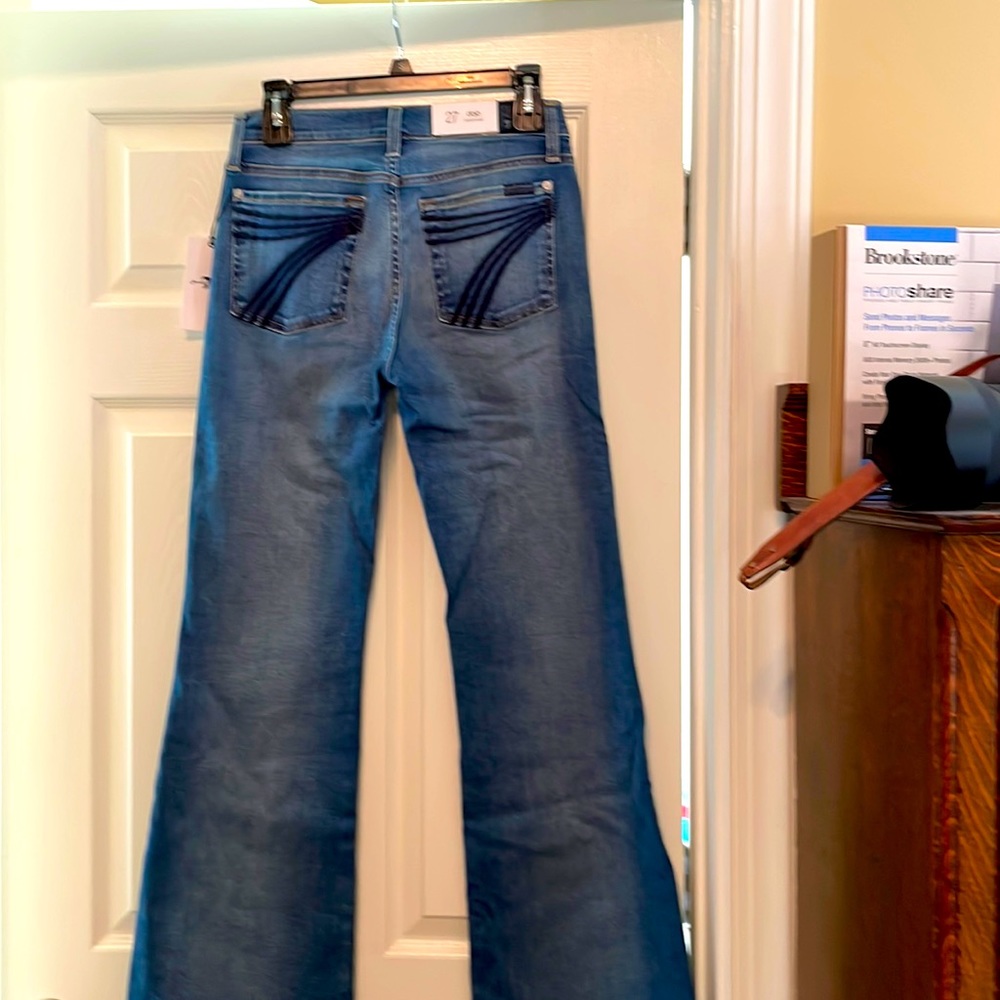 Womens 7 for all man kind wide legged jeans.